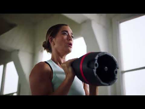 Close up of a person exercising with the BowFlex SelectTech 840 Kettlebell.