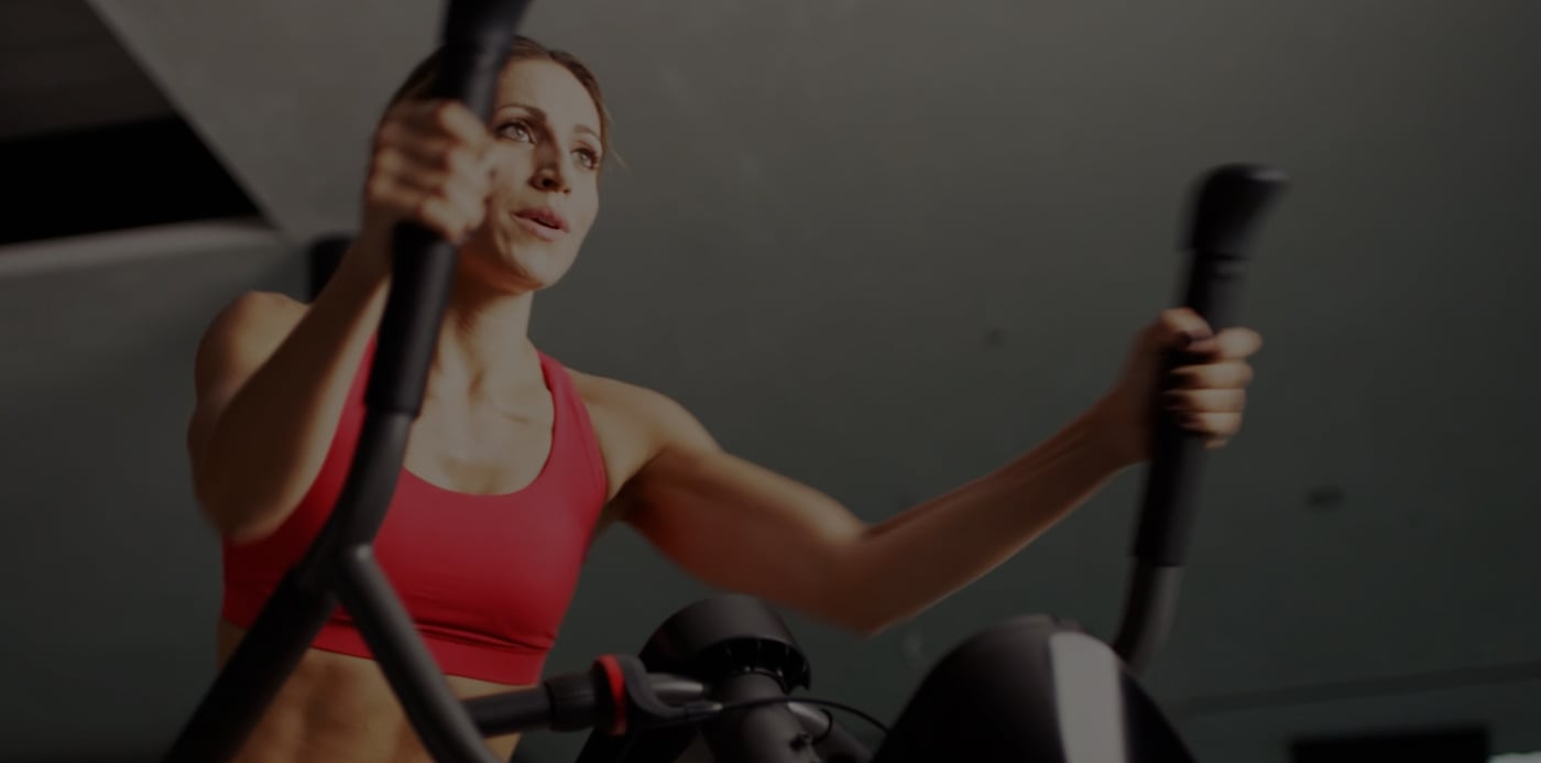 Amy a treinar num Max Trainer